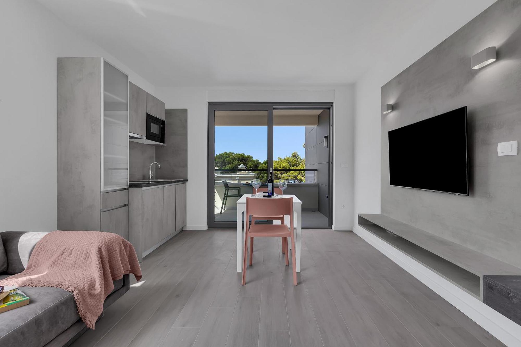 Beachfront Seashell Srzic Makarska
