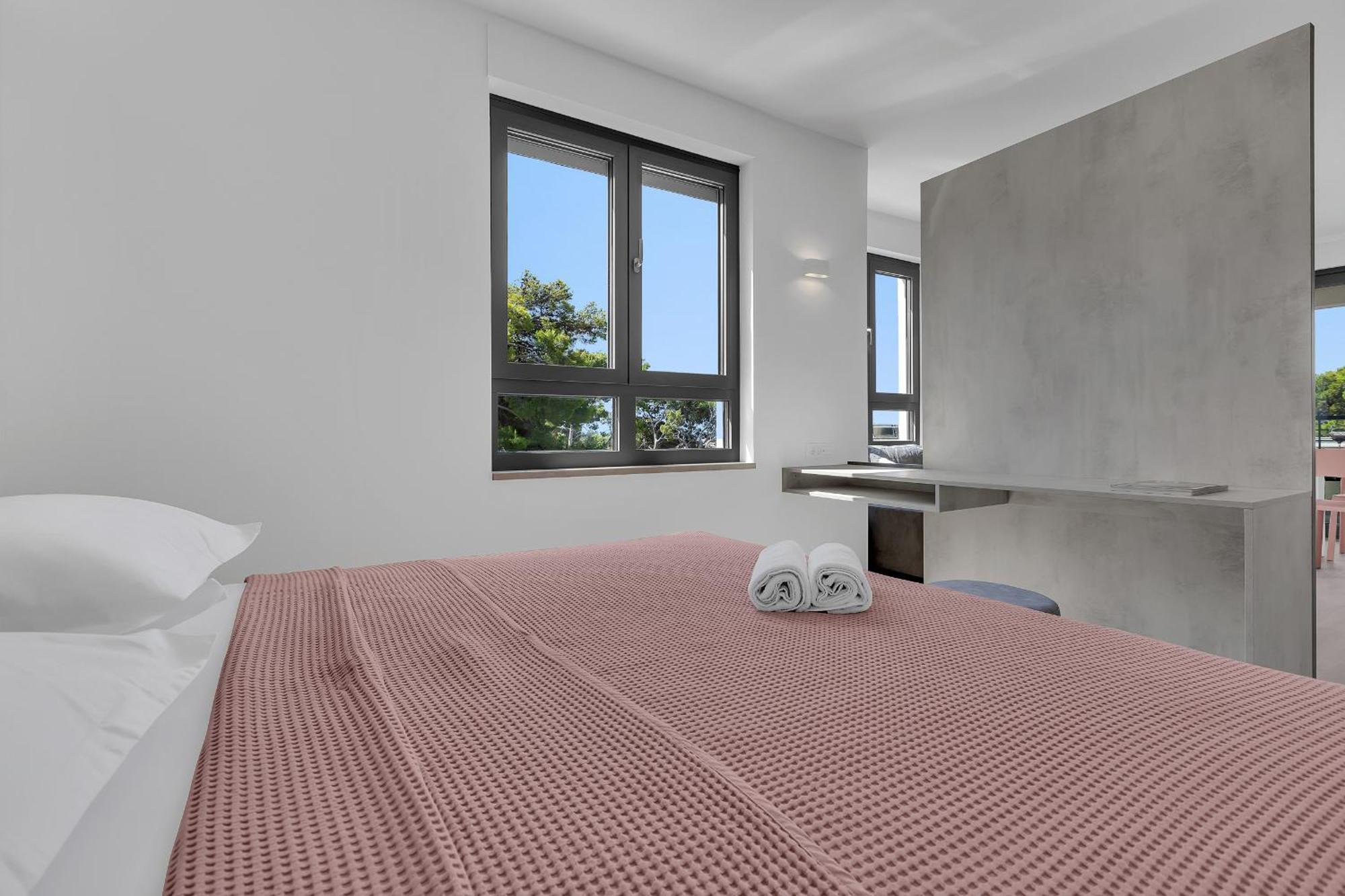 Beachfront Seashell Srzic Makarska
